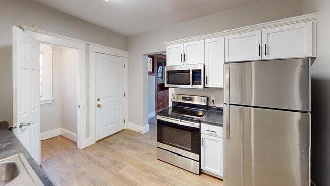 property at 711 N 9th St