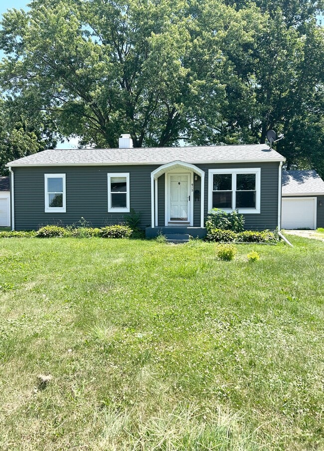 property at 915 28th St