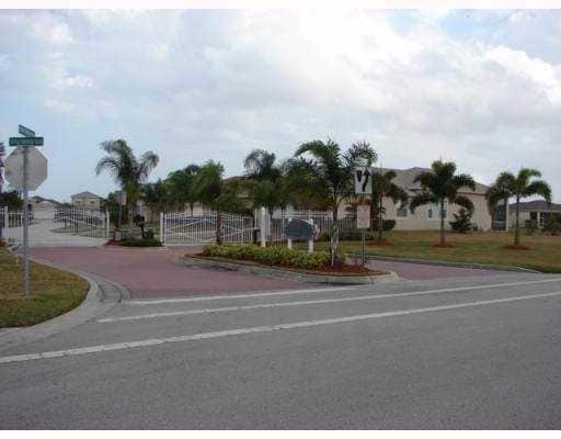 552 Calamondin Way SW in Vero Beach, FL - Building Photo - Building Photo