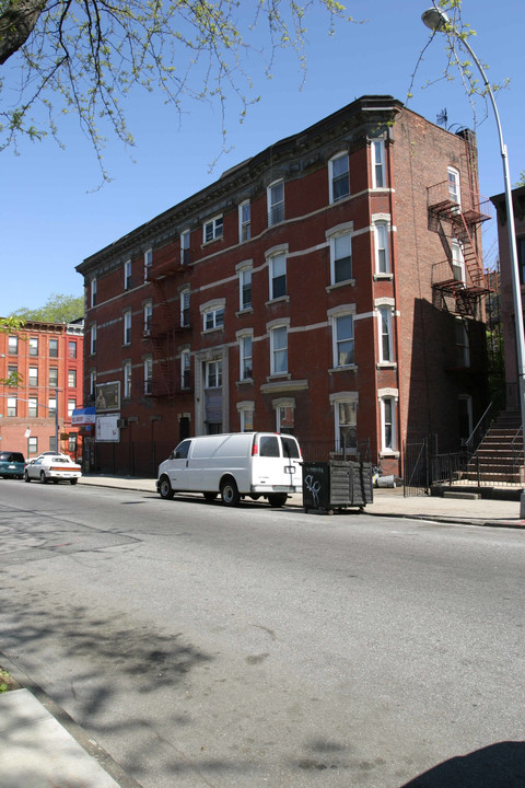 704 Madison St in Brooklyn, NY - Building Photo