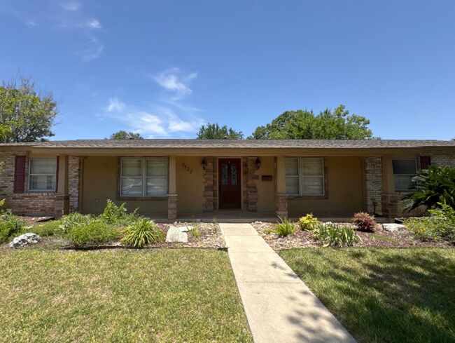 property at 7527 Quail Run Dr
