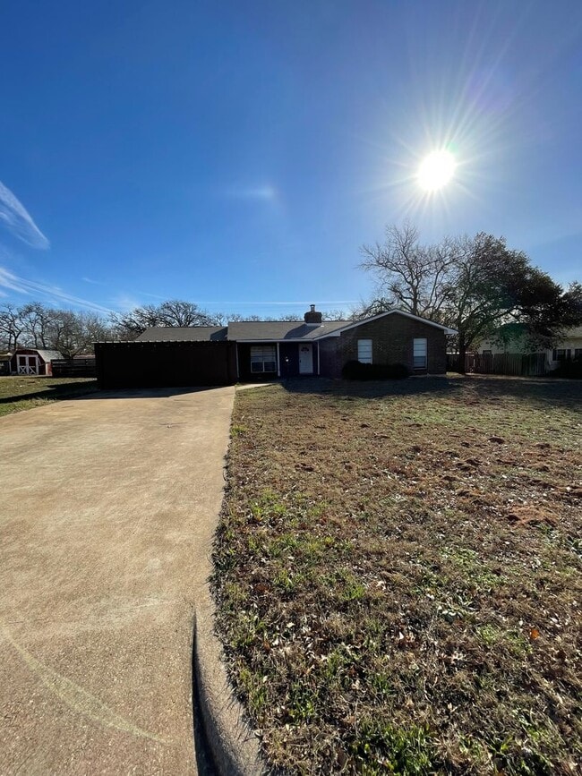 210 Frederick Rd in Fredericksburg, TX - Building Photo - Building Photo