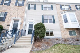 15579 Junegrass Ln in Eden Prairie, MN - Building Photo