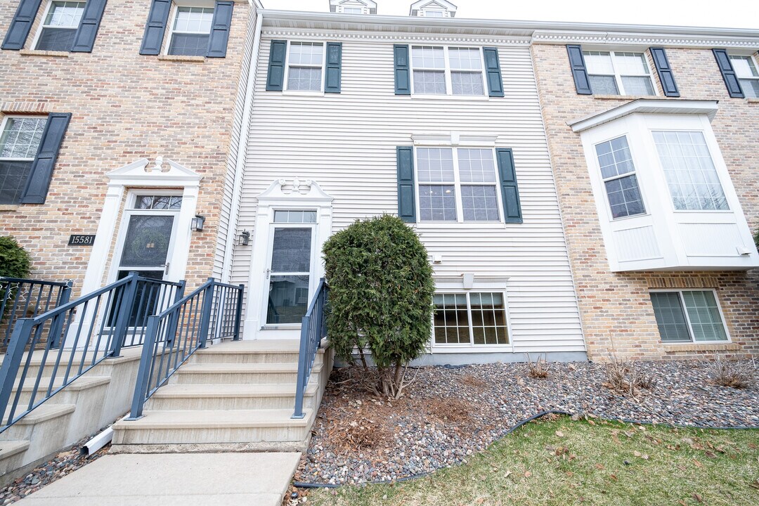 15579 Junegrass Ln in Eden Prairie, MN - Building Photo