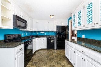 42 Valley View Ln in Vernon, CT - Building Photo - Building Photo