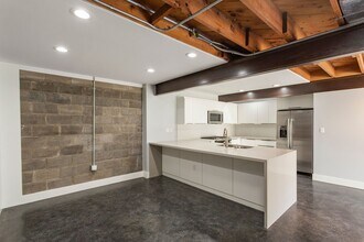 2005 Portsmouth St in Houston, TX - Building Photo - Building Photo