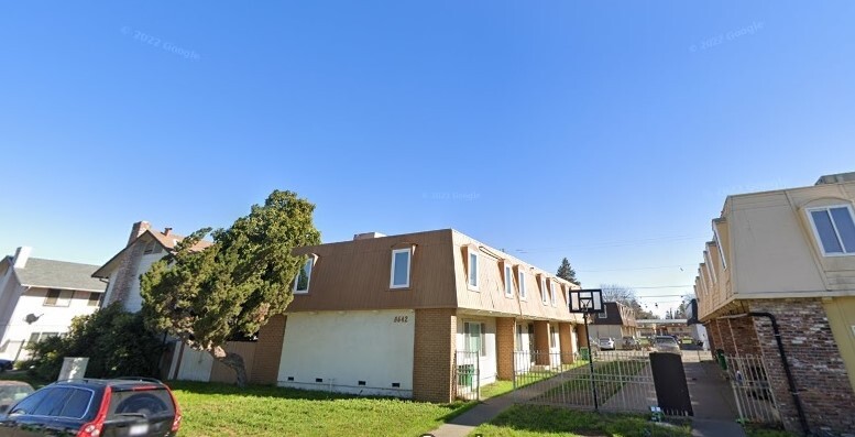 8642 Acapulco Way in Stockton, CA - Building Photo