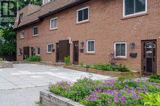 20 Hainford St in Toronto, ON - Building Photo - Building Photo
