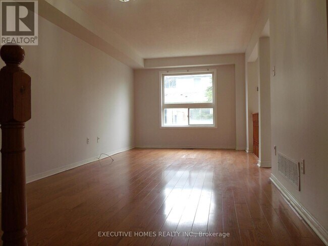 2550 Thomas St in Mississauga, ON - Building Photo - Building Photo