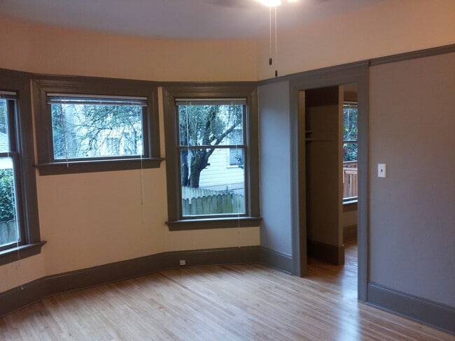 2222 NW Irving St, Unit 2 in Portland, OR - Foto de edificio - Building Photo