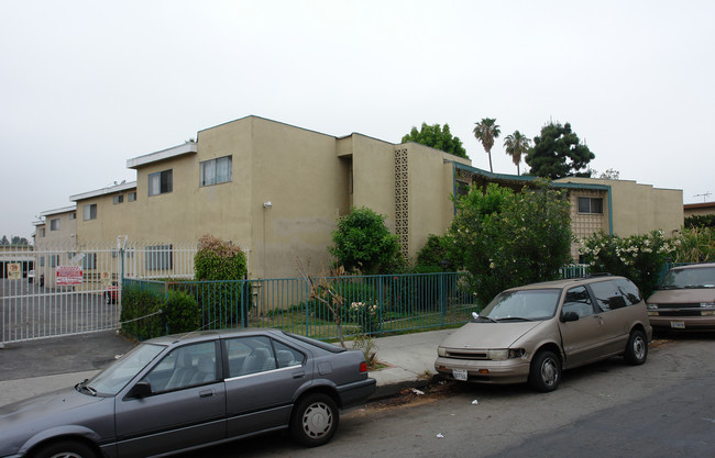 8737 Langdon Ave in North Hills, CA - Building Photo - Building Photo