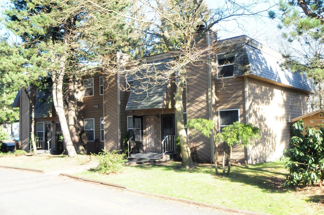 5703 202nd St SW in Lynnwood, WA - Foto de edificio