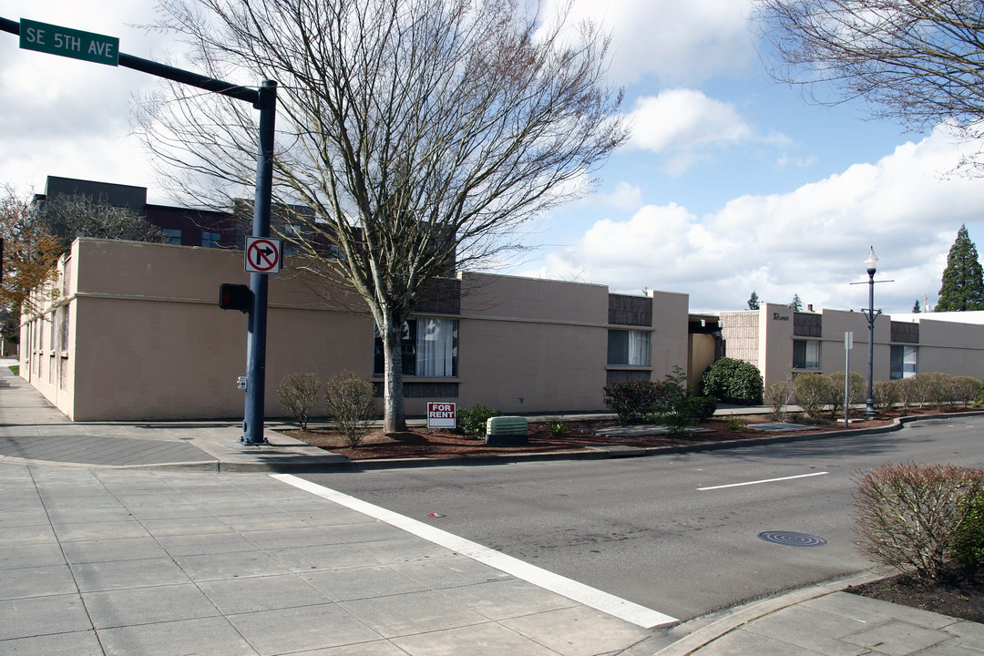 178 SE Fifth Ave in Hillsboro, OR - Building Photo