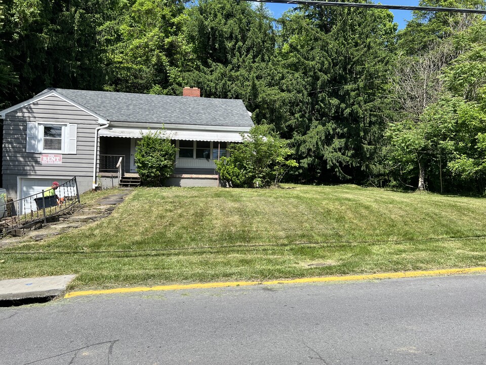 620 Grant Ave in Morgantown, WV - Building Photo