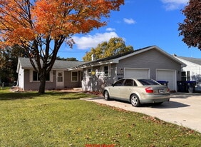 831 S Commercial St in Neenah, WI - Building Photo