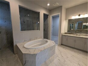 9292 Crestview Cir in Palm Beach Gardens, FL - Foto de edificio - Building Photo