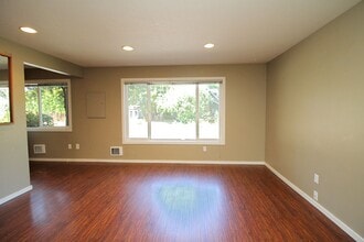 4232-4232 SE Cesar Estrada Chavez Blvd in Portland, OR - Building Photo - Building Photo