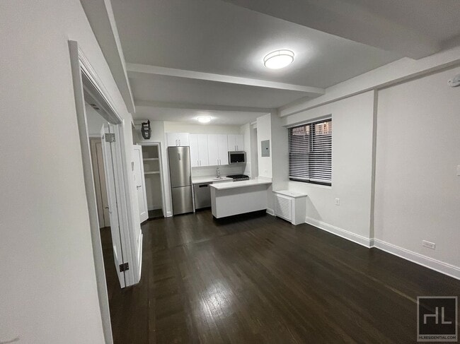 WEST 55 STREET in New York, NY - Building Photo - Building Photo
