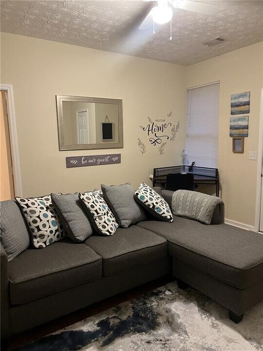 4030 Hill Station Ct in Sugar Hill, GA - Building Photo