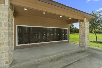 Cypress Creek Apartments in Mount Pleasant, TX - Building Photo - Building Photo