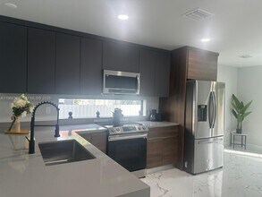 1074 NW 61st St in Miami, FL - Building Photo - Building Photo