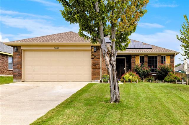 3608 Chapel Hill Lane in Denton, TX - Foto de edificio