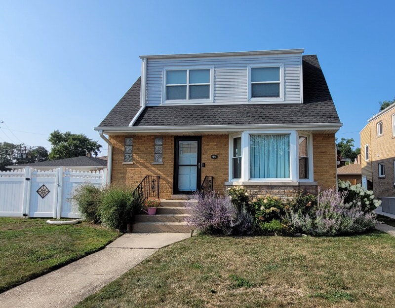7546 W Cleveland St in Niles, IL - Building Photo