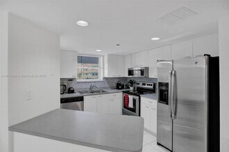 17801 N Bay Rd, Unit 303 in Sunny Isles Beach, FL - Building Photo - Building Photo