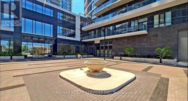 35 Watergarden Dr in Mississauga, ON - Building Photo - Building Photo