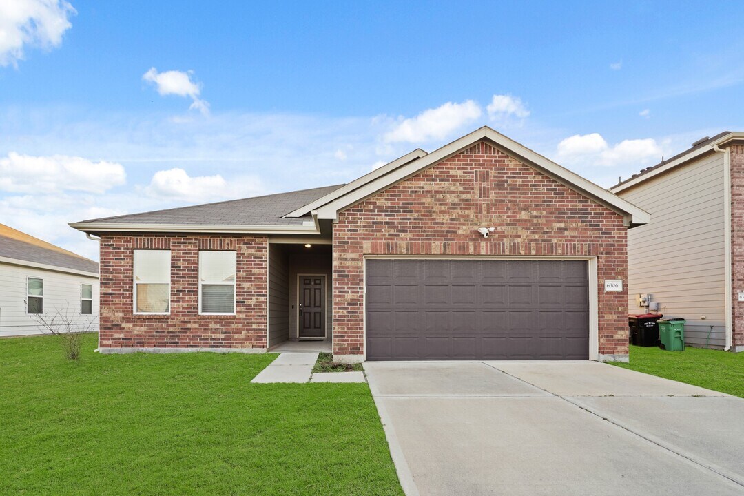 6306 Highland Trl Dr in Richmond, TX - Building Photo