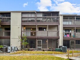 6336 Newtown Cir in Tampa, FL - Building Photo