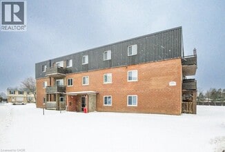 370 Admiral Dr in London, ON - Building Photo - Building Photo