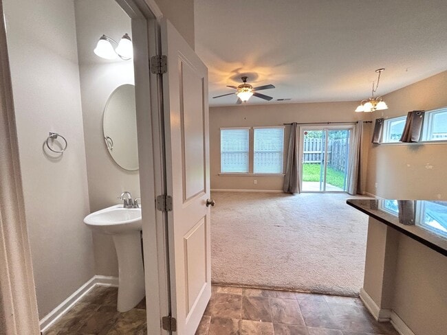 140 Harvest Glen Ln in West Columbia, SC - Foto de edificio - Building Photo