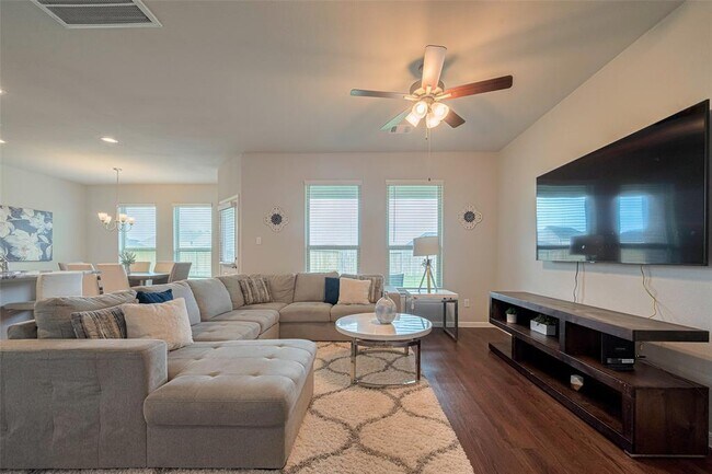 property at 3813 Kirby Ct