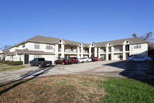 Somesuch Place in Denton, TX - Foto de edificio - Building Photo