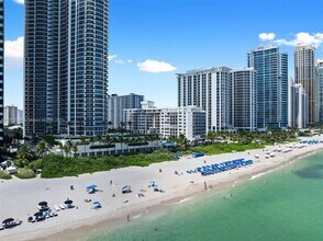 17201 Collins Ave in North Miami Beach, FL - Foto de edificio - Building Photo