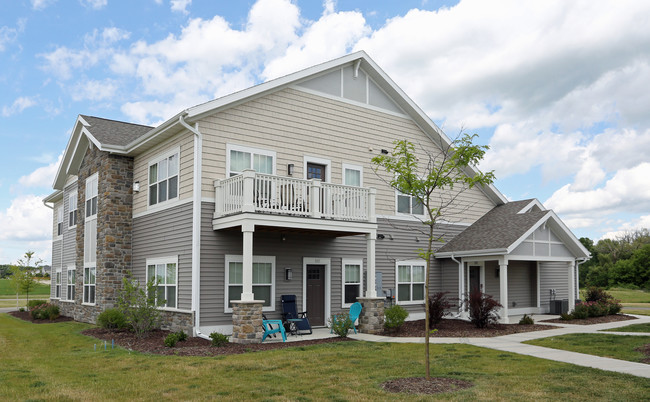 Bergamont Townhomes in Oregon, WI - Building Photo - Building Photo