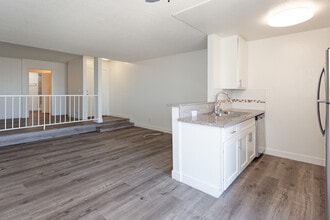 Marathon Apartments in Los Angeles, CA - Foto de edificio - Interior Photo