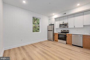 1028 W Arizona St in Philadelphia, PA - Building Photo