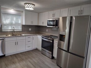 301 Mystic Lake Dr N in St. Petersburg, FL - Building Photo - Building Photo