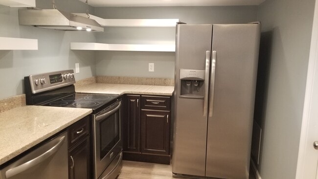 49 S Spring St, Unit B in Concord, NH - Building Photo - Building Photo