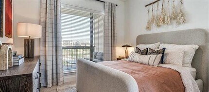 650 E Sycamore St in Denton, TX - Building Photo - Building Photo