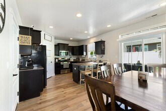 9240 W Thor Dr in Boise, ID - Building Photo - Building Photo