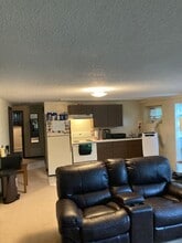 1618 Maple Grove Rd in Duluth, MN - Building Photo - Building Photo