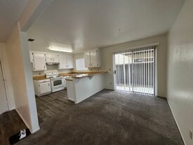 4804 Maybrook Ave in Bakersfield, CA - Building Photo