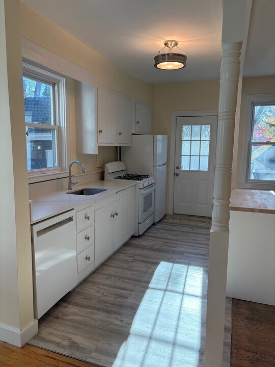 14 Mechanic St, Unit 1st Floor in Attleboro, MA - Building Photo