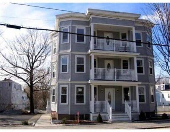 8 Cedar St in Haverhill, MA - Building Photo
