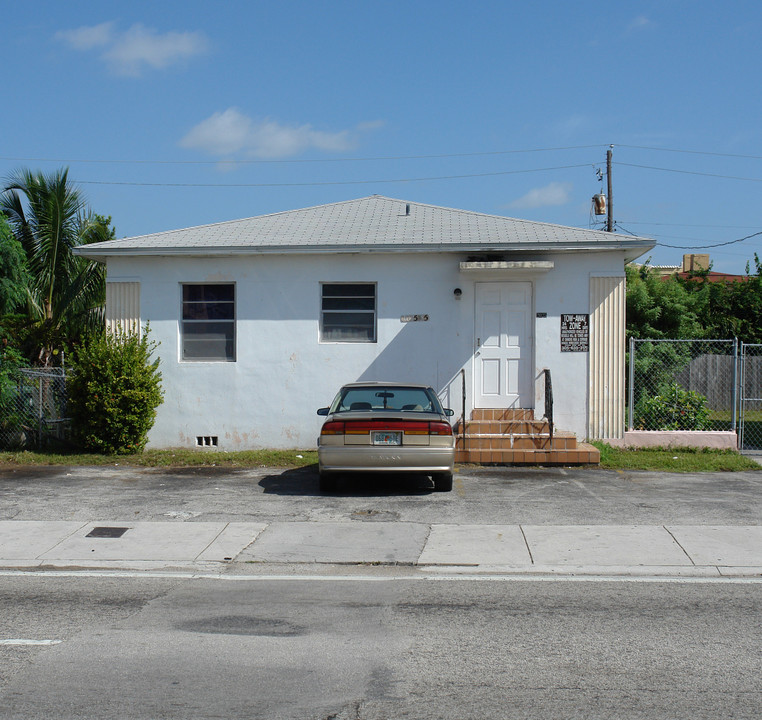 2025 SW 7th St in Miami, FL - Building Photo