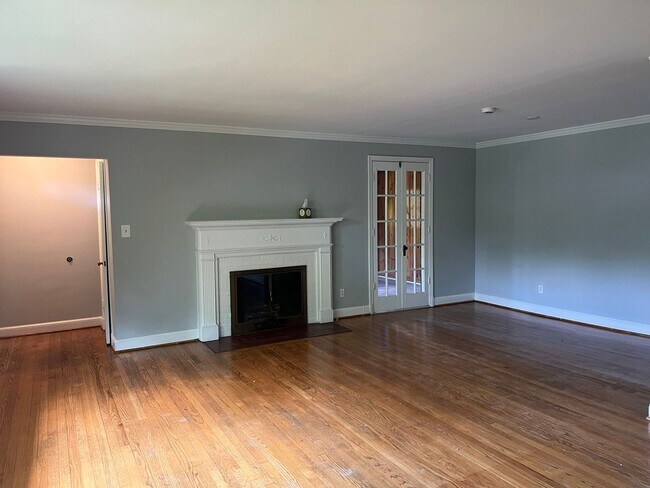 9900 Wildwood Rd in Kensington, MD - Building Photo - Building Photo