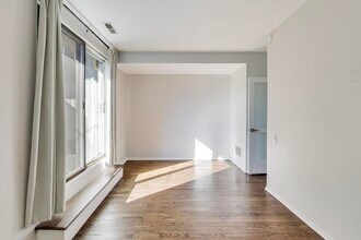 2743 N Wayne Ave in Chicago, IL - Building Photo - Building Photo